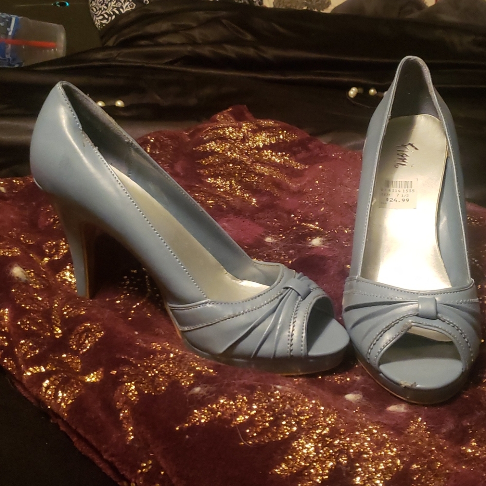 Shoes - Picture 2 of 13